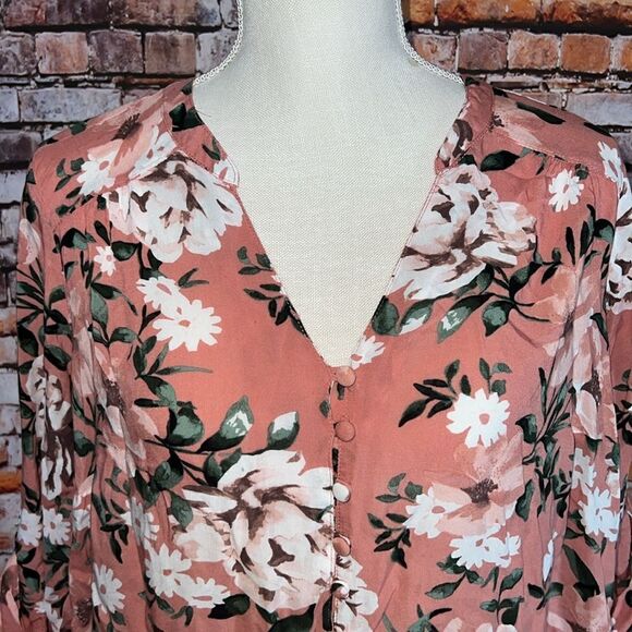 Torrid Harper Floral Button Front Top - Picture 4 of 9